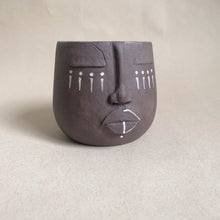 Load image into Gallery viewer, Face Vase - brwn clay
