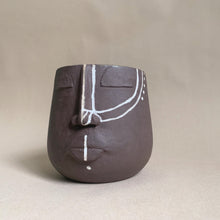 Load image into Gallery viewer, Face vase - brwn clay