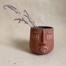 Load image into Gallery viewer, Face vase - red clay