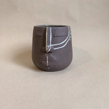 Load image into Gallery viewer, Face vase - brwn clay
